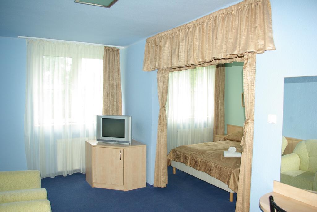 Salgo Hotel Salgotarjan Room photo
