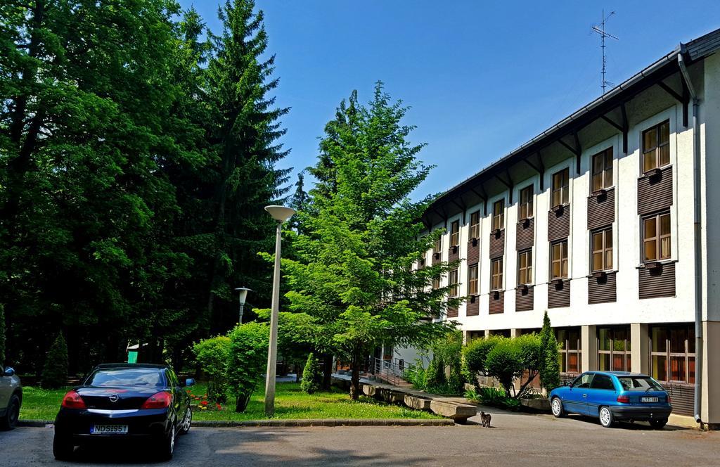 Salgo Hotel Salgotarjan Exterior photo