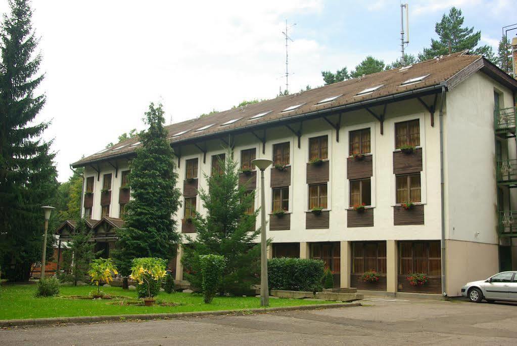 Salgo Hotel Salgotarjan Exterior photo